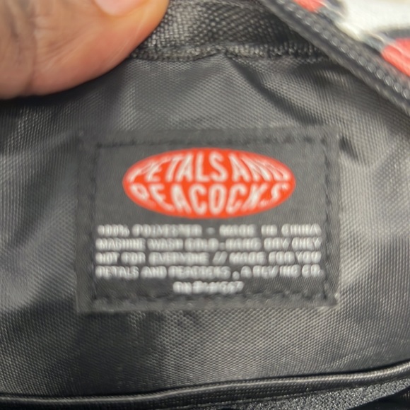 Zumiez Petals and Peacocks Flower/Peace Sign Crossbody Bag - Picture 5 of 6